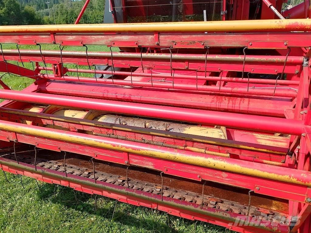 Massey Ferguson 16 Зернозбиральні комбайни