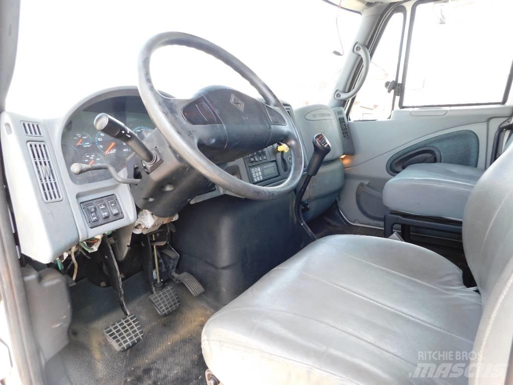 International 4400 Автоконтейнеровози