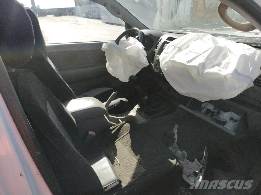 Toyota Hilux 4 Пікапи / Бічне розвантаження