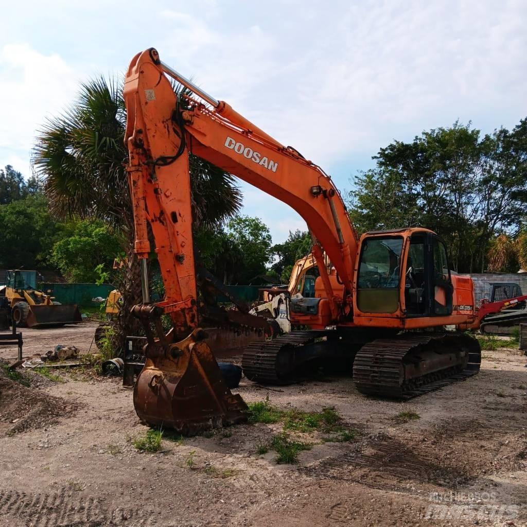 Doosan DX 225 LC Гусеничні екскаватори