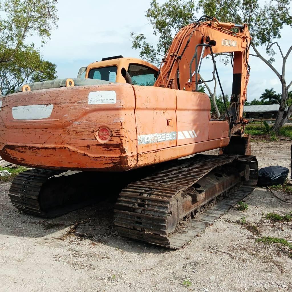 Doosan DX 225 LC Гусеничні екскаватори