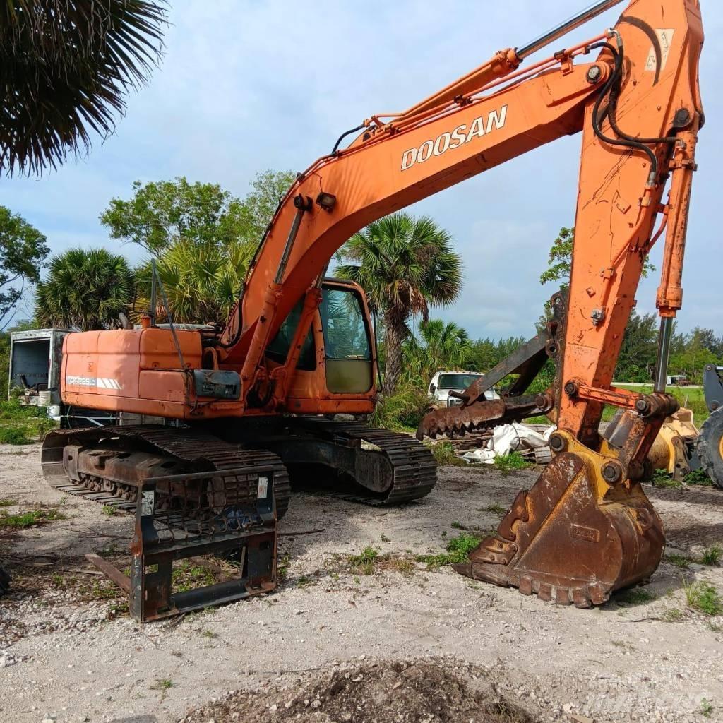 Doosan DX 225 LC Гусеничні екскаватори