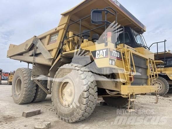 CAT 773D Зчленовані самоскиди