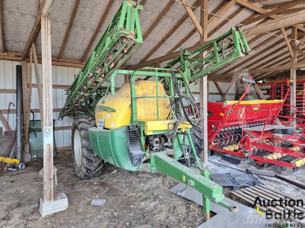 John Deere 732 Причіпні обприскувачі