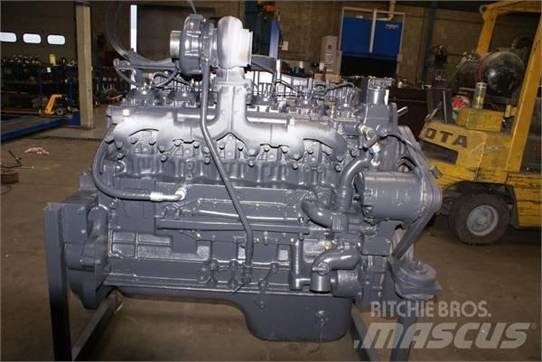 Komatsu SA6D125 E2 Двигуни