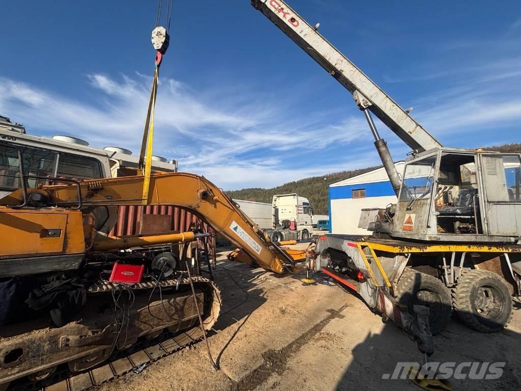 Hyundai Robex 210 LC Гусеничні екскаватори