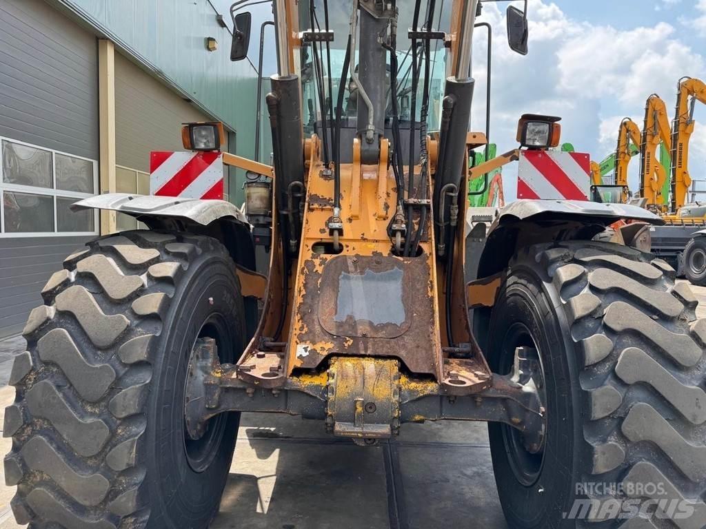 CASE 621F XR Фронтальні навантажувачі