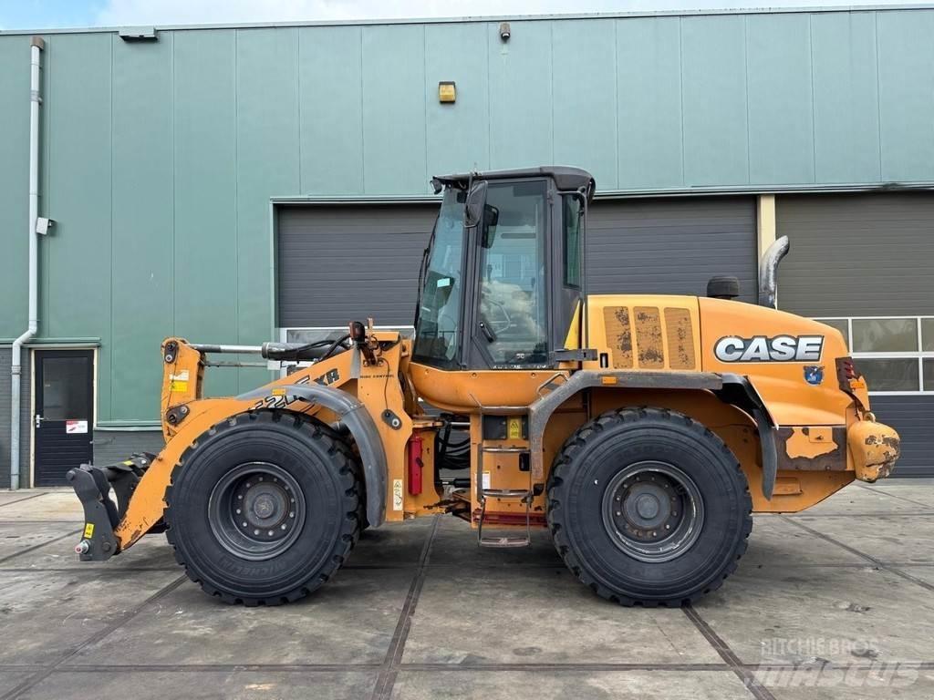 CASE 621F XR Фронтальні навантажувачі
