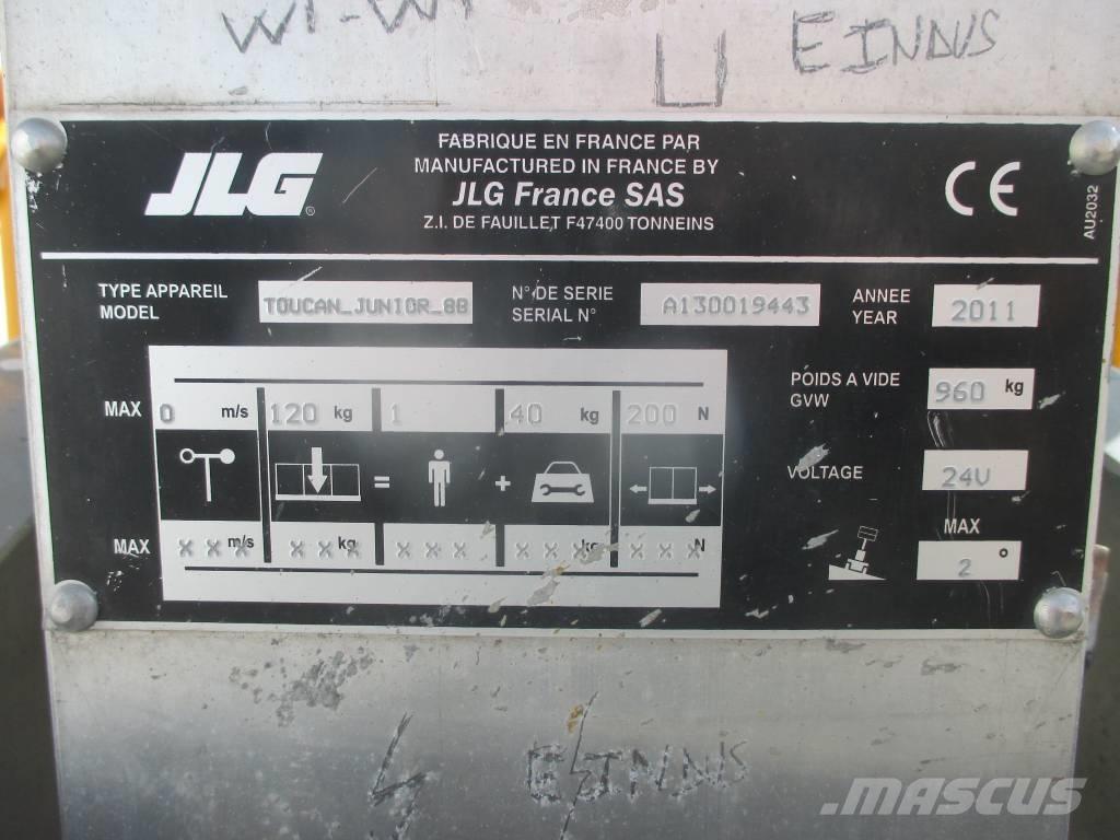 JLG Toucan Junior 8 Вертикальні щоглові підйомники