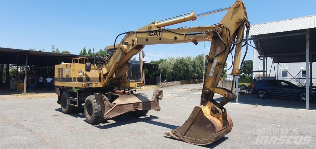 CAT 214 B Колісні екскаватори