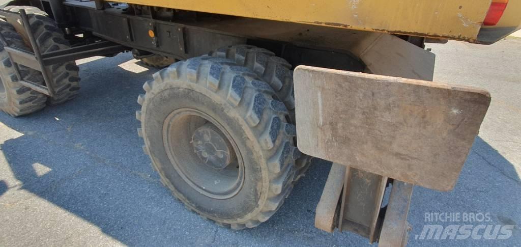 CAT 214 B Колісні екскаватори