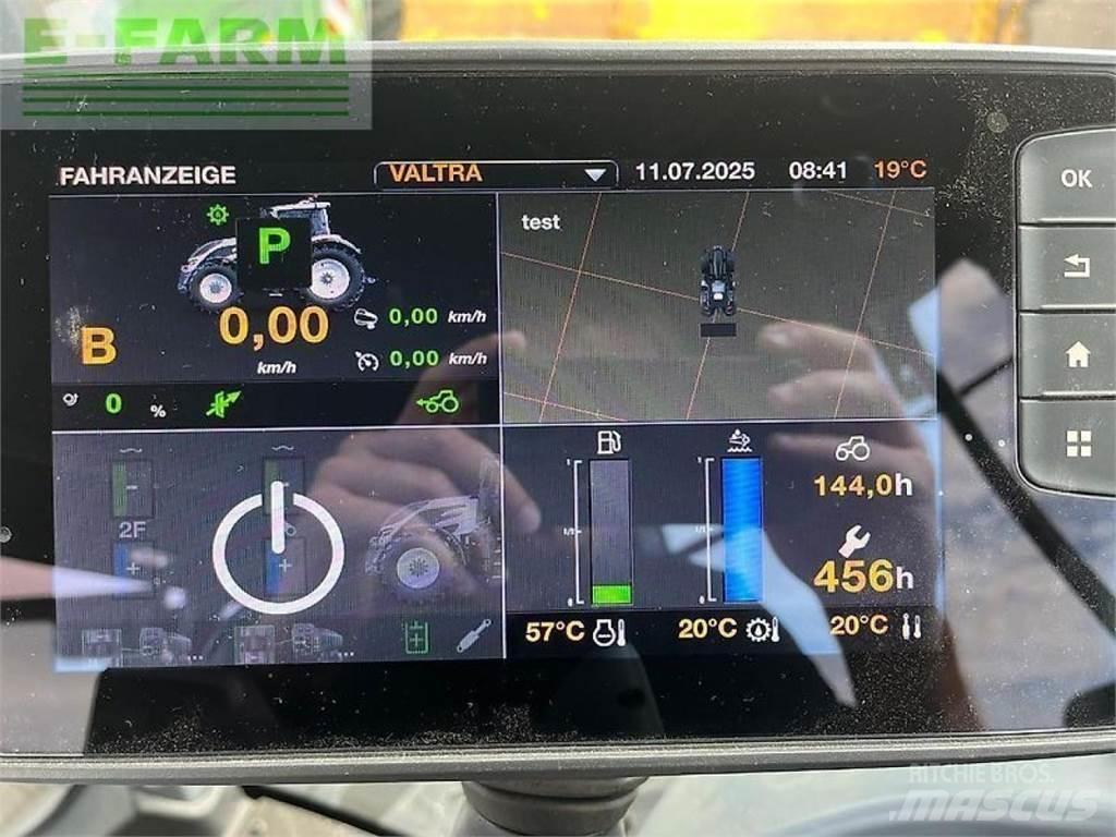 Valtra q245 Трактори