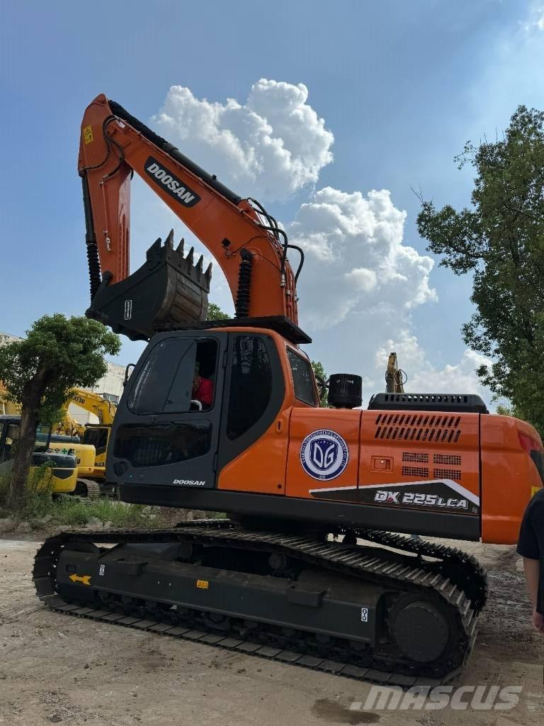 Doosan DX 225 LCA Середні екскаватори 7т. - 12т.