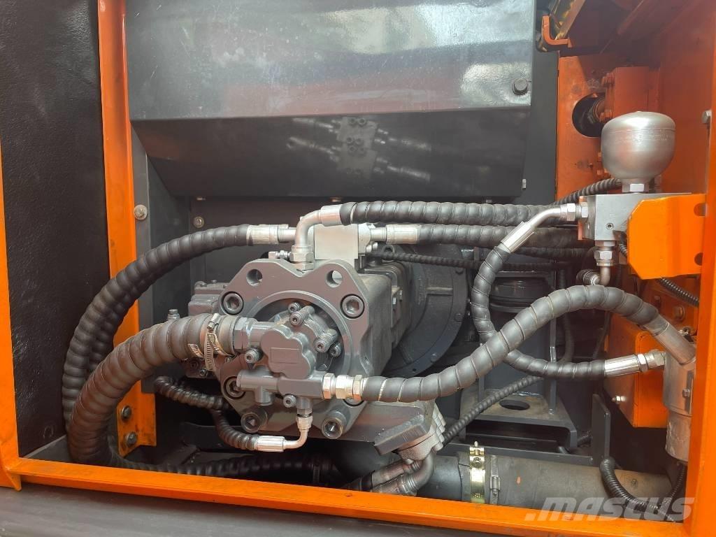 Doosan DX 225 LCA Середні екскаватори 7т. - 12т.