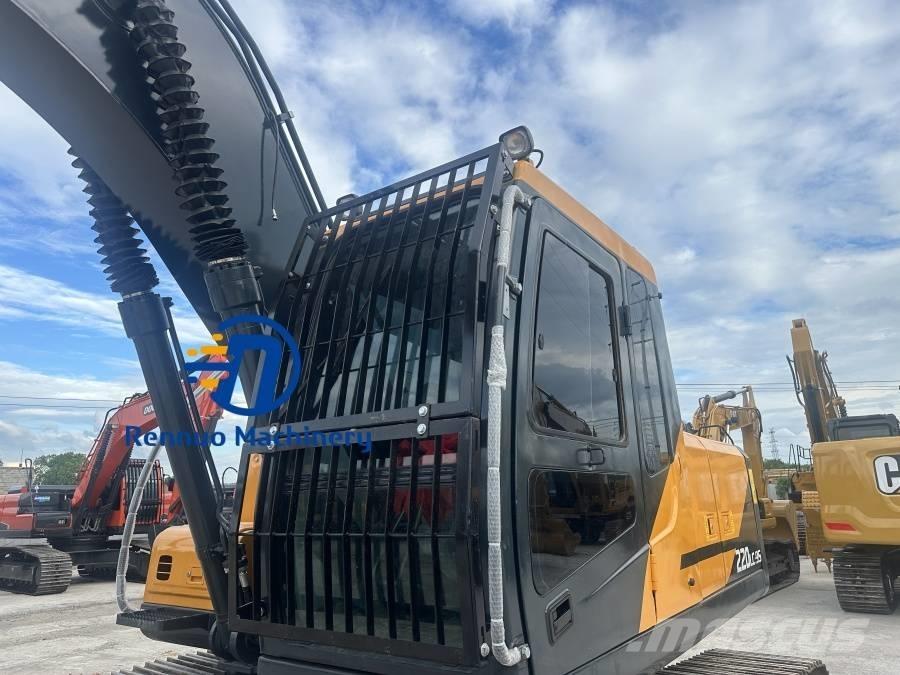 Hyundai R220LC-9S Гусеничні екскаватори