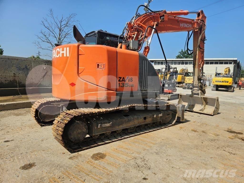 Hitachi ZX 135 US Гусеничні екскаватори