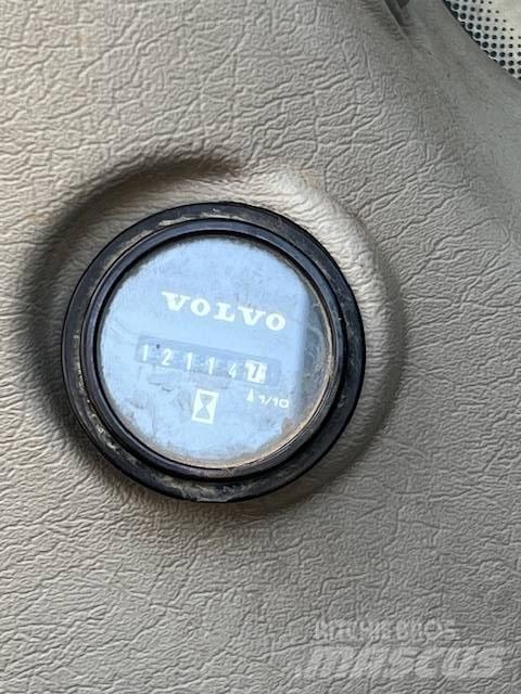 Volvo EC 220 DL Гусеничні екскаватори