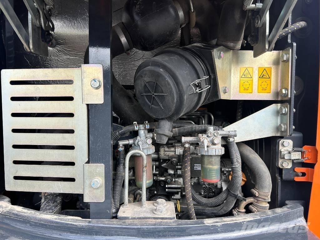 Hitachi ZX 26 U-6 Міні-екскаватори < 7т