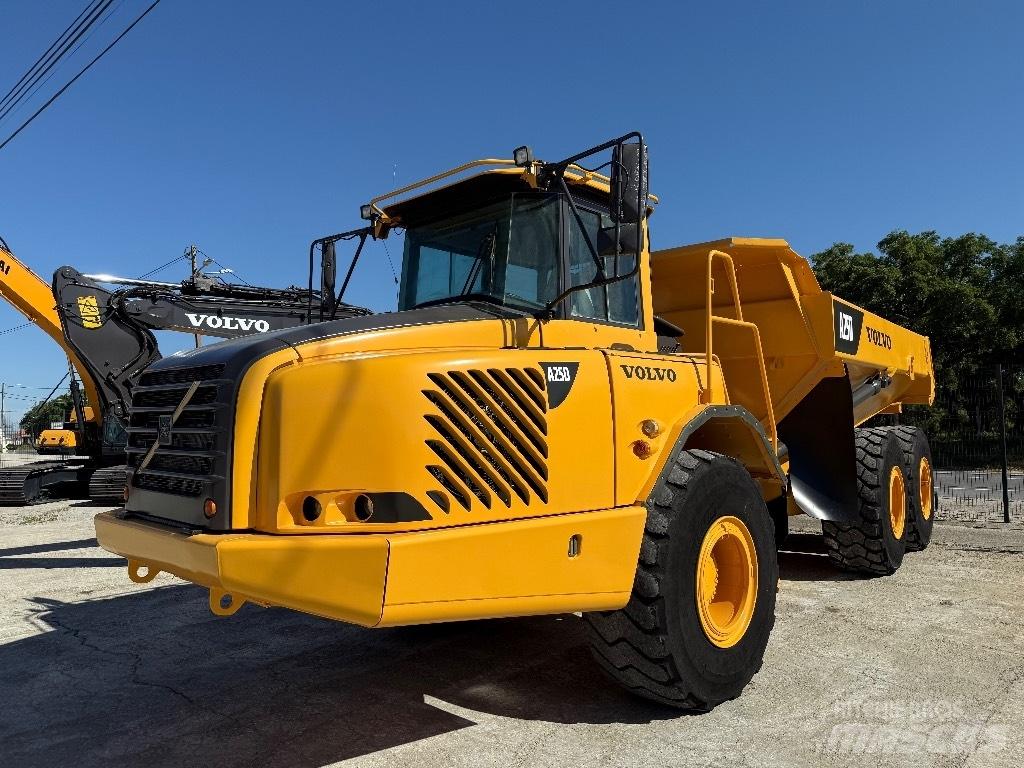 Volvo A25D Зчленовані самоскиди