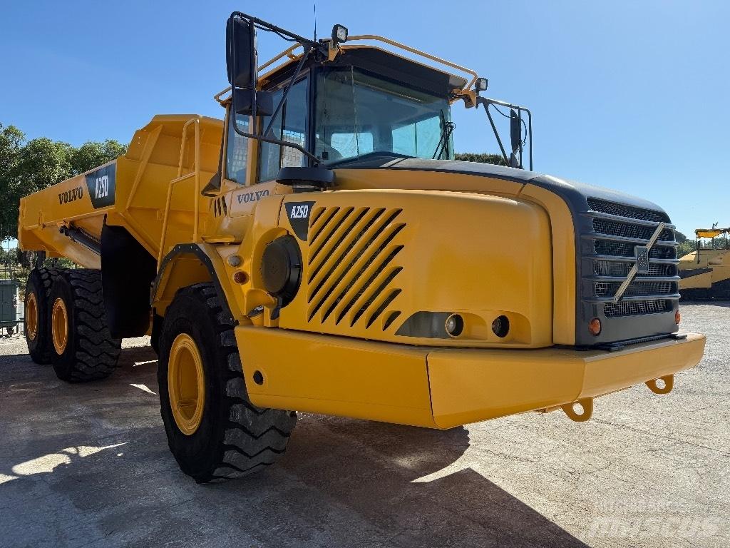 Volvo A25D Зчленовані самоскиди