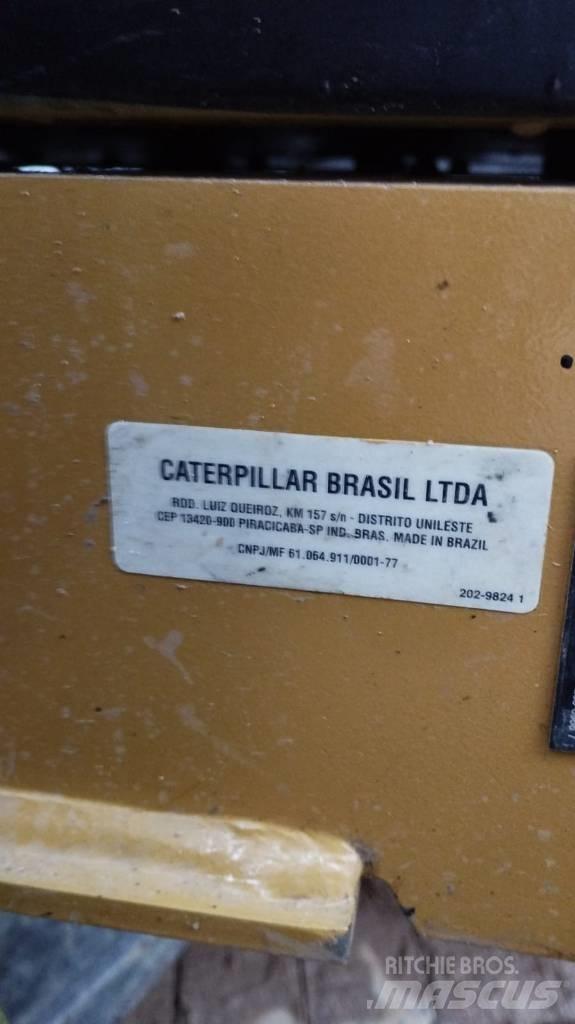 CAT 313D2L Гусеничні екскаватори