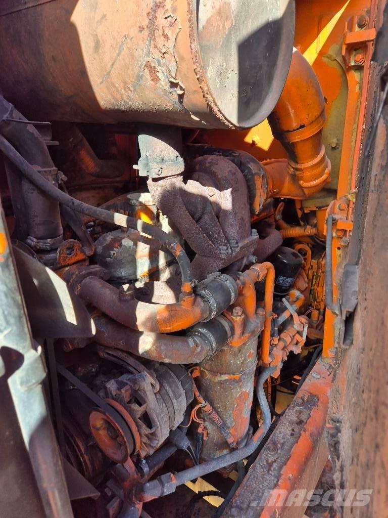 Hitachi FR 130 Фронтальні навантажувачі