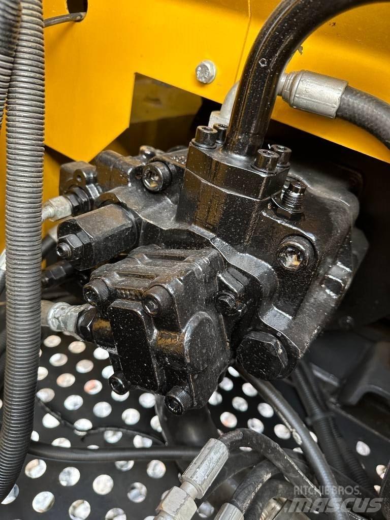 XCMG XE 85 DA Середні екскаватори 7т. - 12т.