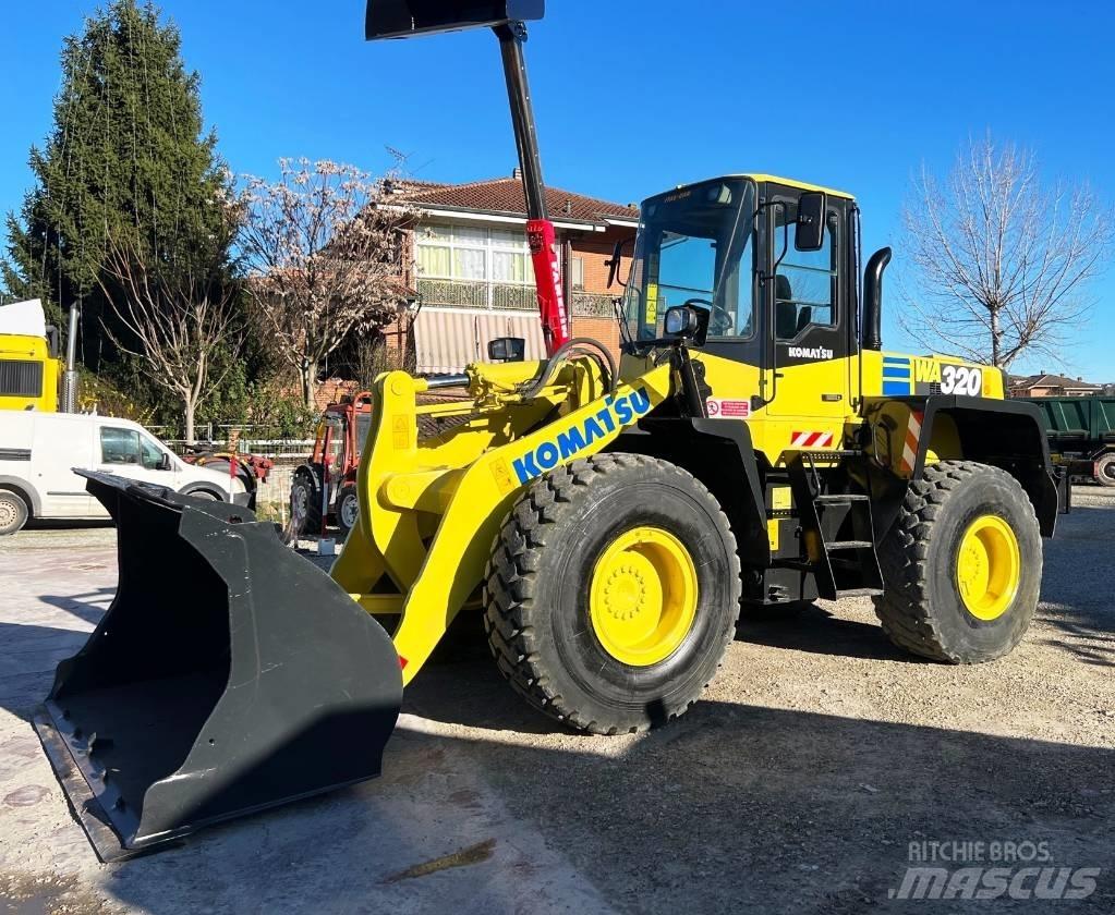 Komatsu WA 320 Фронтальні навантажувачі