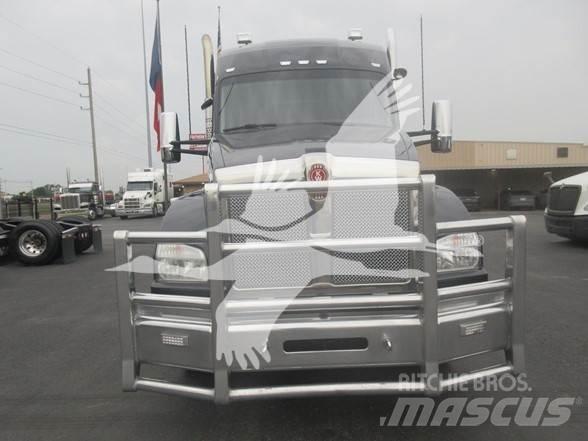 Kenworth T880 Тягачі