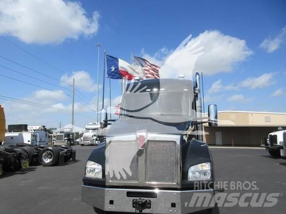Kenworth T880 Тягачі