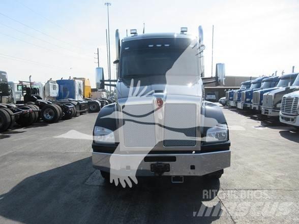 Kenworth T880 Тягачі