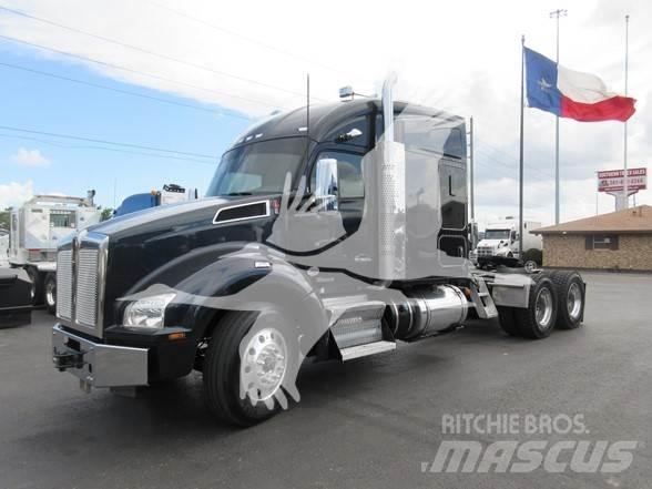 Kenworth T880 Тягачі