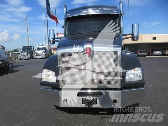 Kenworth T880 Тягачі