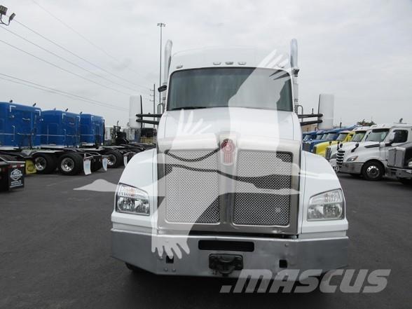 Kenworth T880 Тягачі