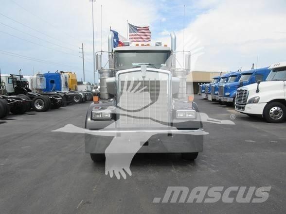 Kenworth W900 Тягачі