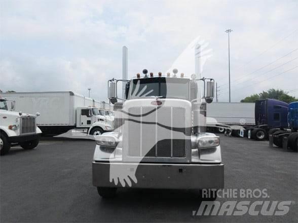 Peterbilt 388 Тягачі