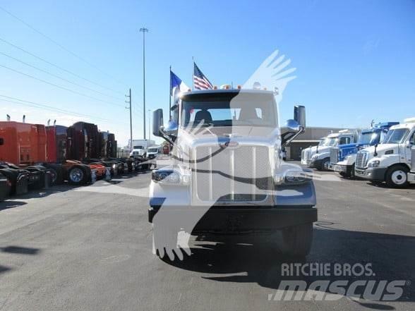 Peterbilt 567 Тягачі