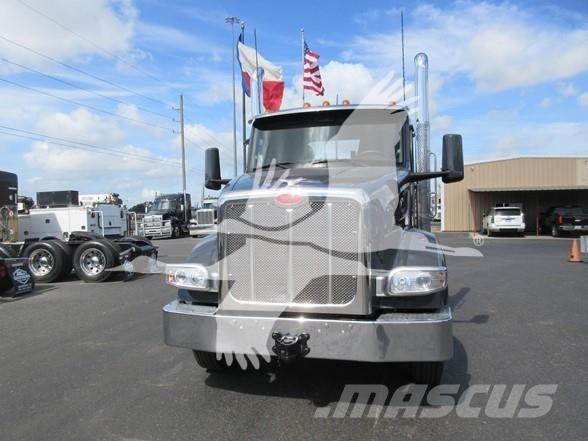 Peterbilt 567 Тягачі