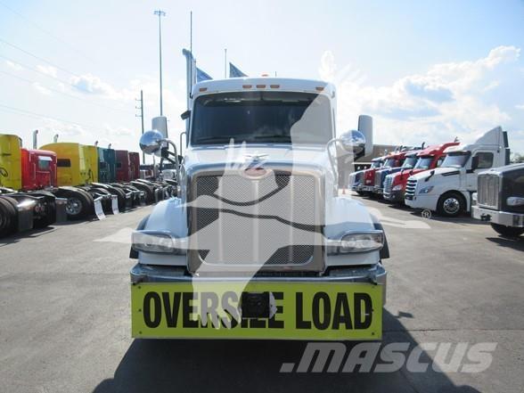Peterbilt 567 Тягачі