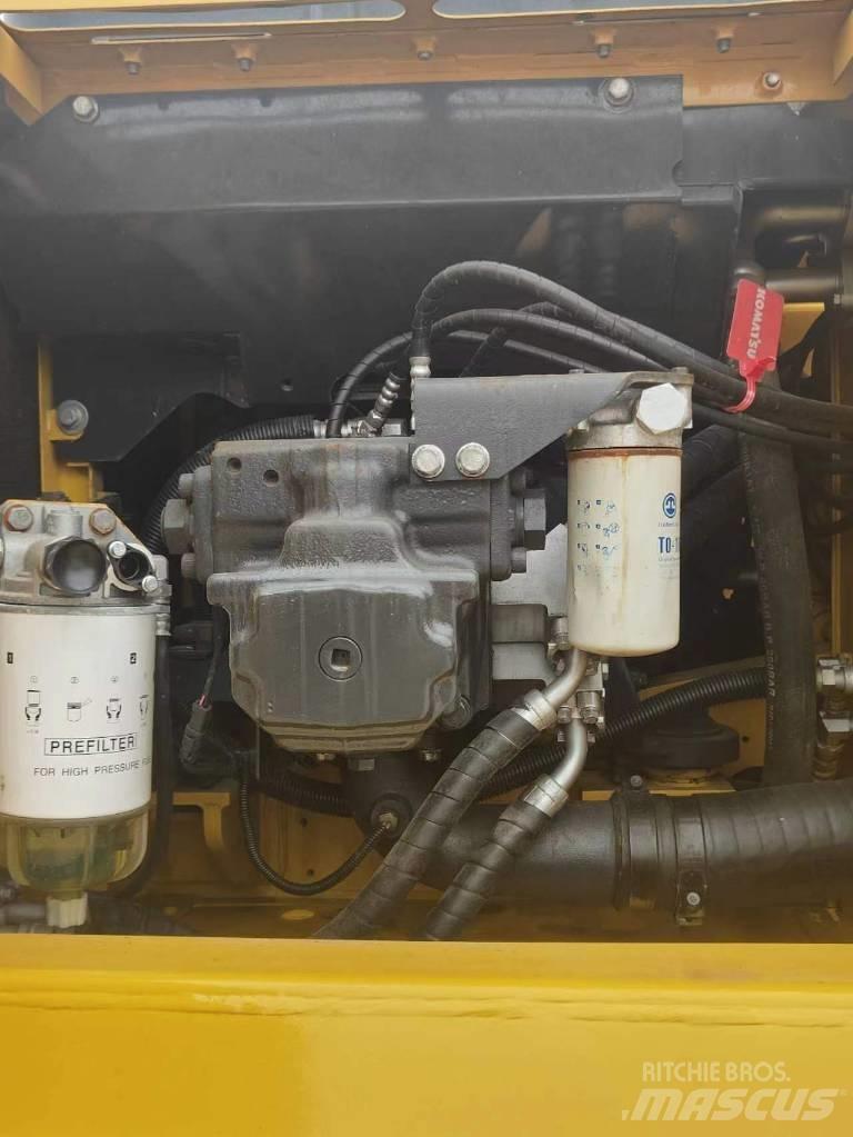 Komatsu PC200 Гусеничні екскаватори