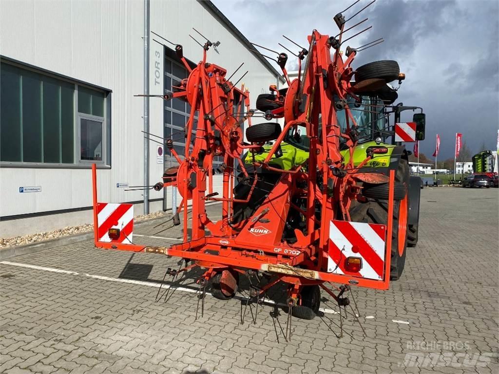 Kuhn GF 8702 Граблі і сінозворушувачі