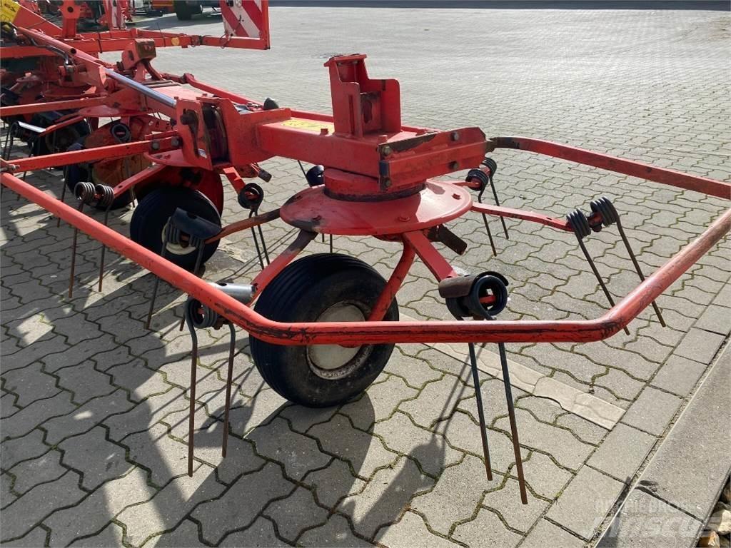 Kuhn GF 8702 Граблі і сінозворушувачі