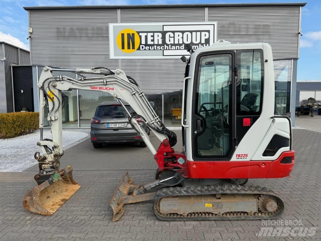 Takeuchi TB 225 V3 Міні-екскаватори < 7т