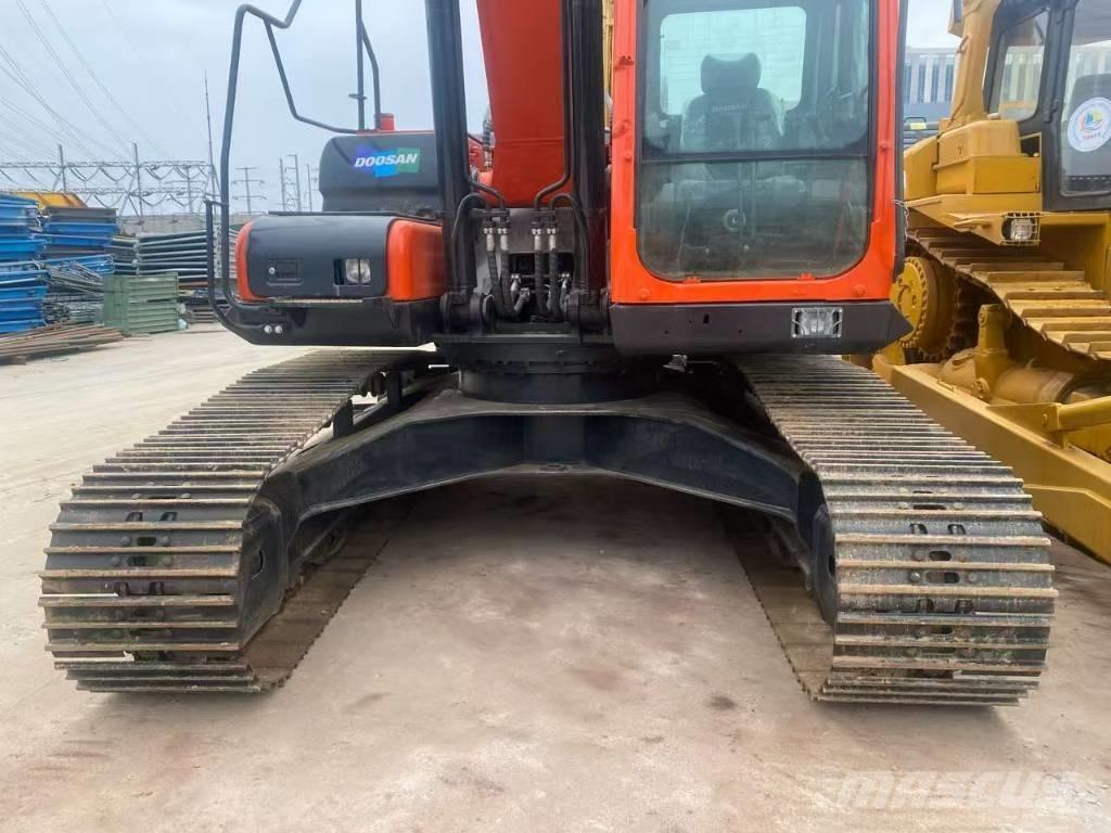 Doosan DX 225 Гусеничні екскаватори