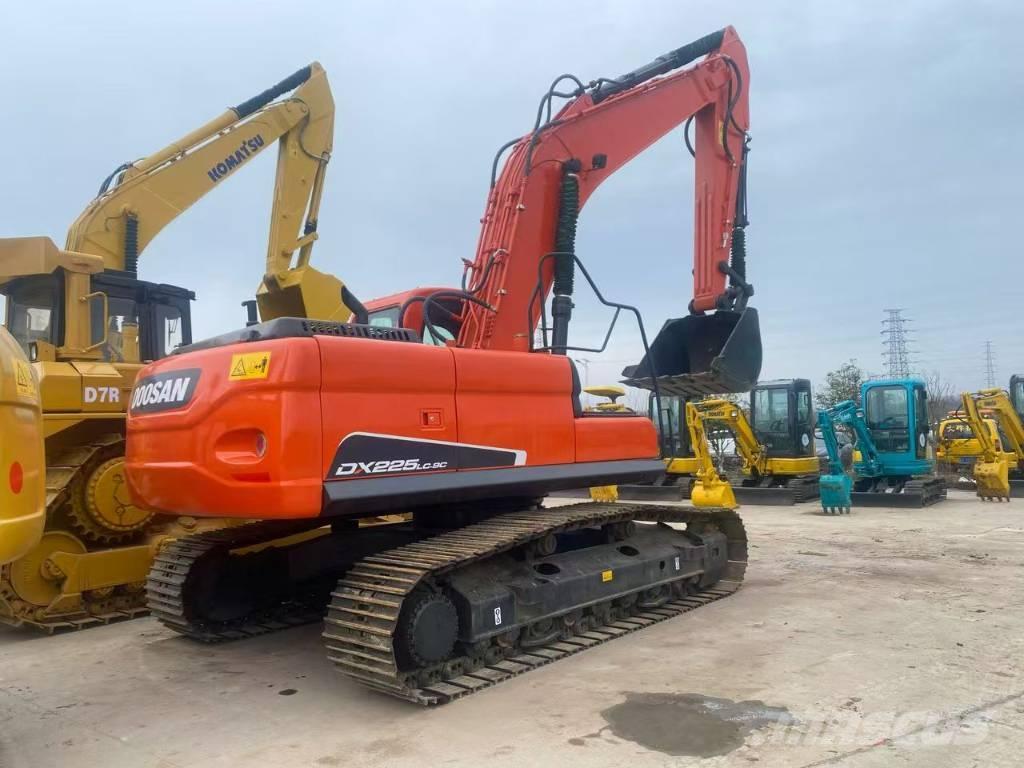 Doosan DX 225 Гусеничні екскаватори