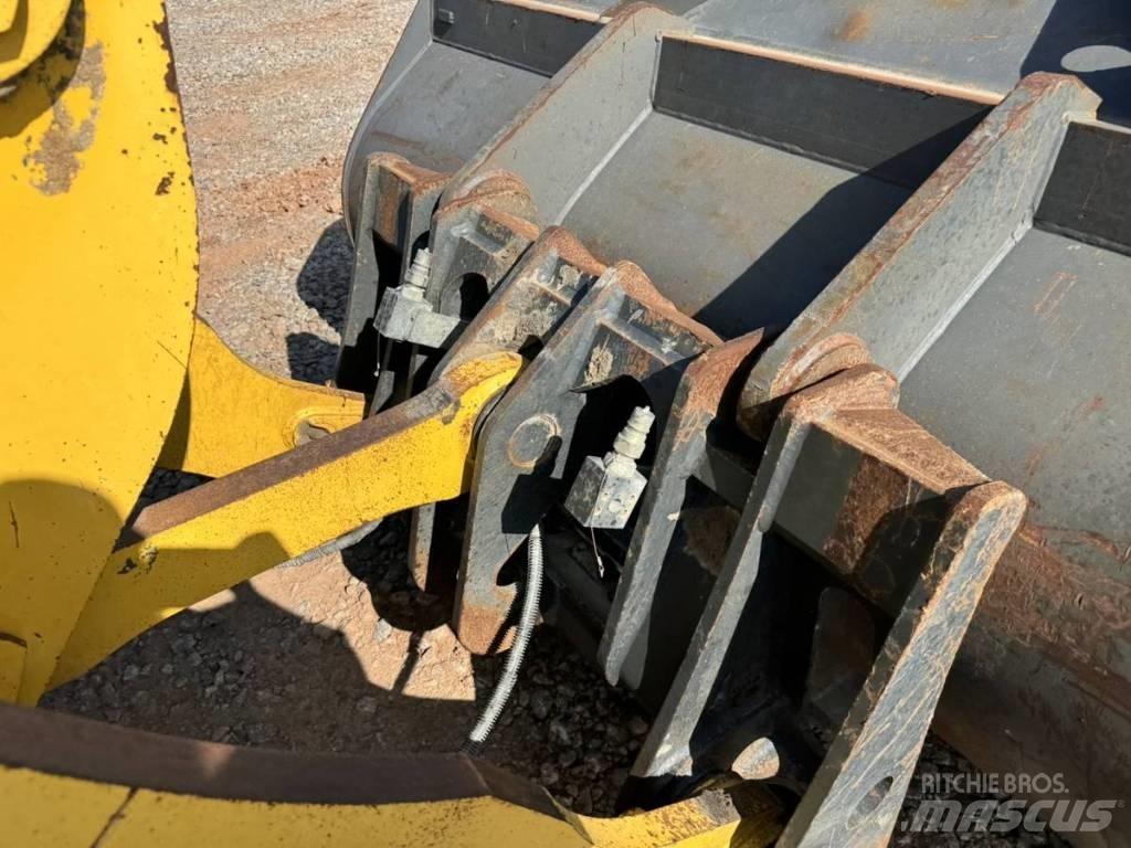 Komatsu WA 320 Фронтальні навантажувачі