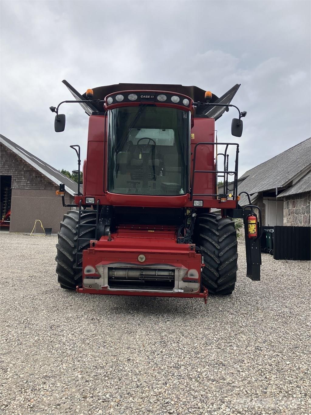 CASE Axial Flow 7130 Зернозбиральні комбайни