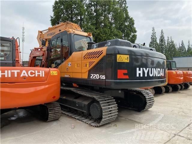 Hyundai Robex 220 LC Гусеничні екскаватори