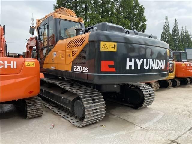 Hyundai Robex 220 LC Гусеничні екскаватори
