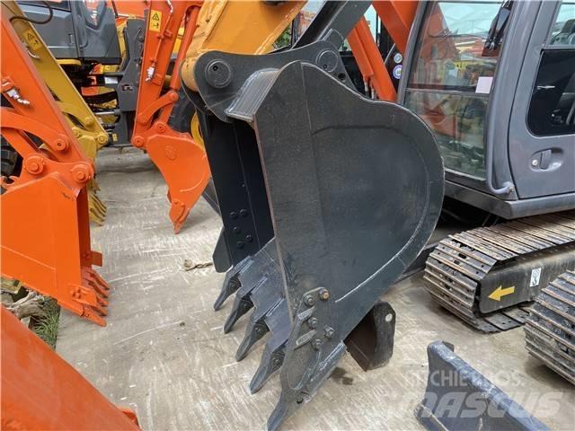 Hyundai Robex 220 LC Гусеничні екскаватори